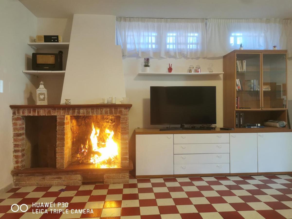 Taverna A 100 Mt Dal Mare Porto Torres Bagian luar foto