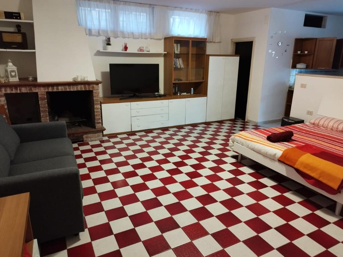 Taverna A 100 Mt Dal Mare Porto Torres Bagian luar foto